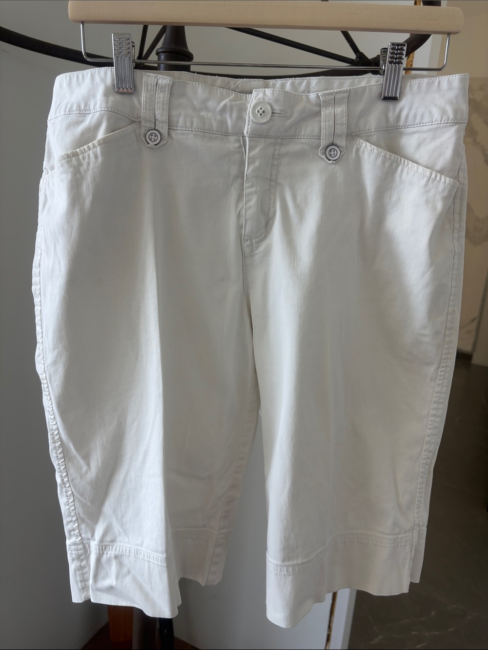 Women's White Mid-Rise Casual Bermuda shorts